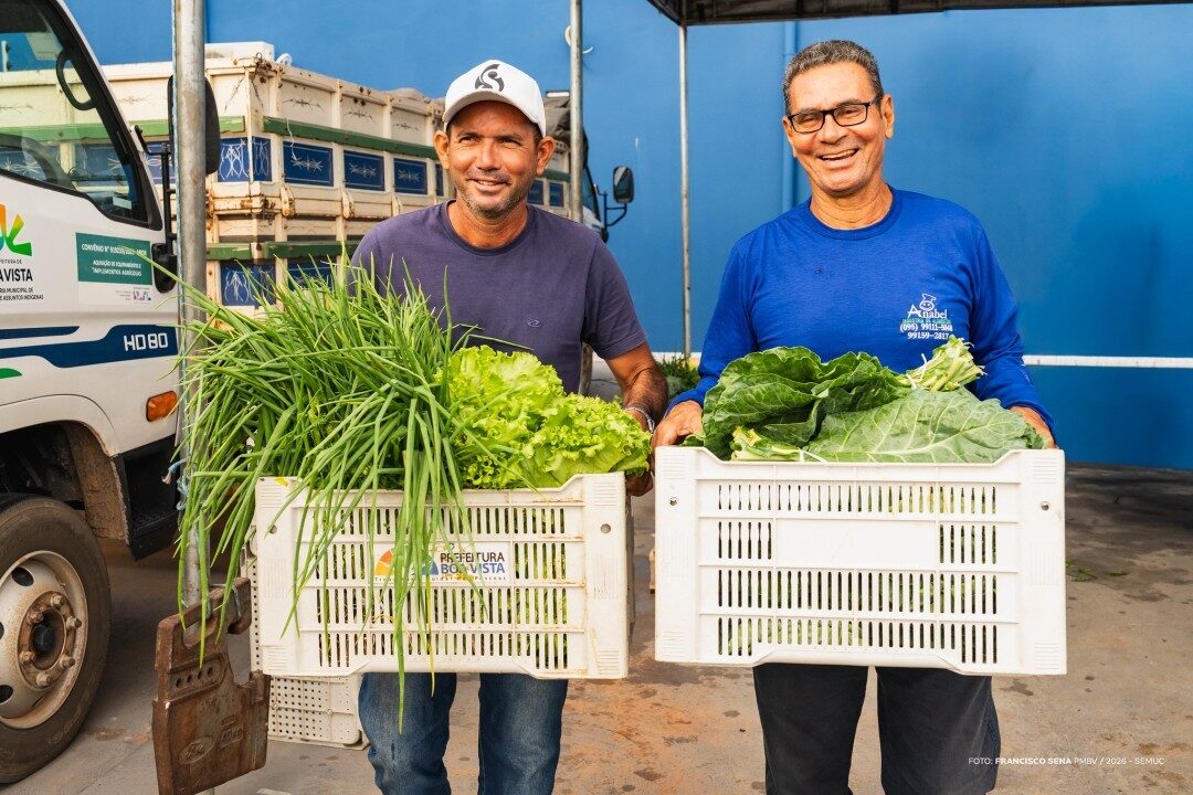Agricultores entregam toneladas de alimentos em Boa Vista