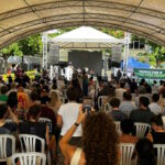 Entre o fim de um mundo e a urgência de outro: a batalha pela nossa imaginação