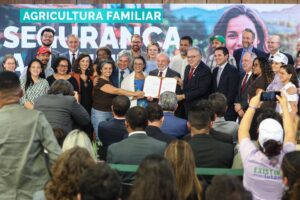 O presidente Luiz Inácio Lula da Silva participa de cerimonia de sanção dos projetos que formaliza PRONAF e Plano Safra como políticas de estado. Foto: Valter Campanato / Agência Brasil