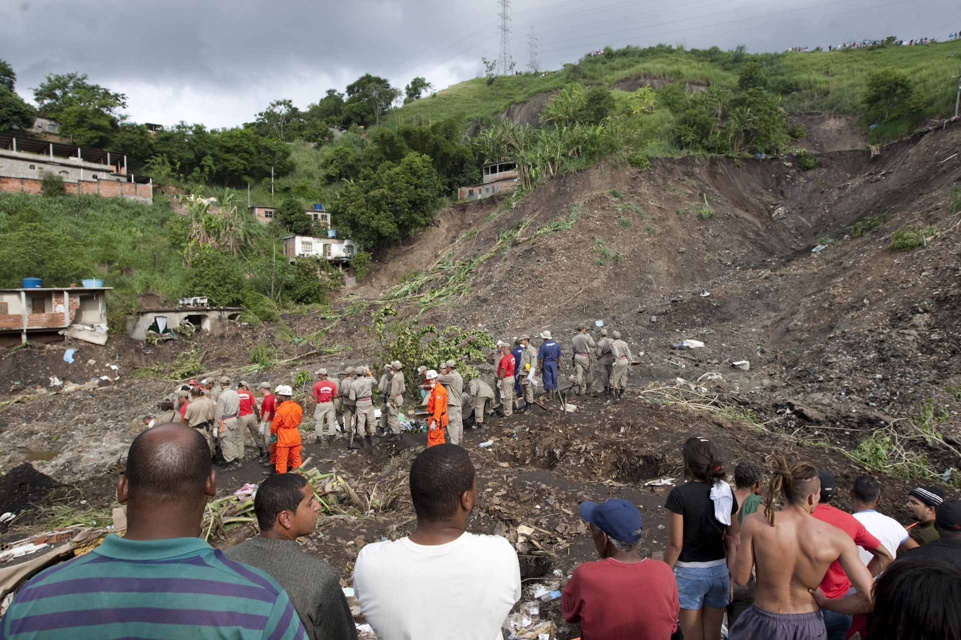 Morro do Bumba: 16 anos depois, sobreviventes ainda convivem com as marcas da tragédia