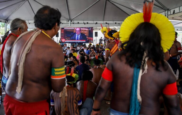 Crise climática e decolonialidade: a importância da práxis dos comunicadores indígenas no Sul Global 