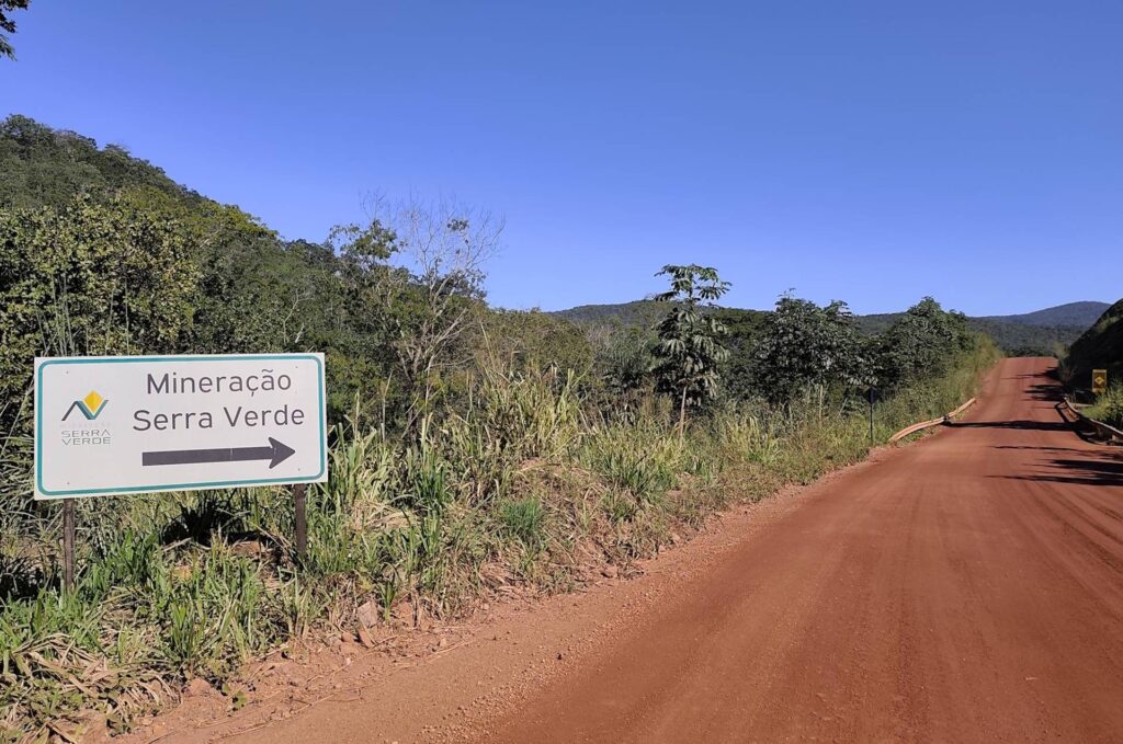 Maquiada de verde, mineração de terras raras impacta territórios  e amplia conflitos pela água em Goiás