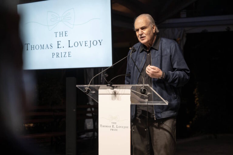Carlos Nobre recebe prêmio internacional por trajetória dedicada à Amazônia