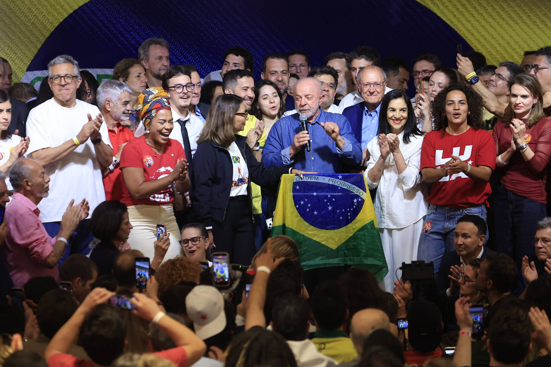 Em discurso de vitória, Lula cita queda de desmatamento e política climática