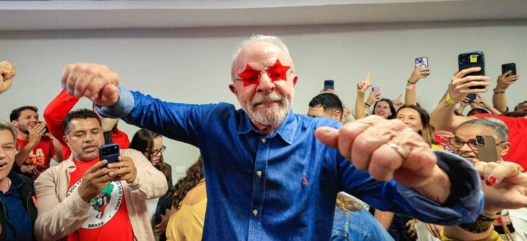 Lula é reeleito para quarto mandato