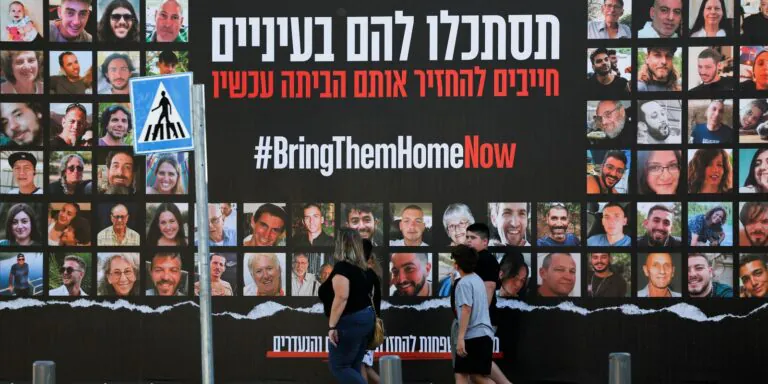 Primeiros reféns do Hamas foram libertados e seguem para o Egito