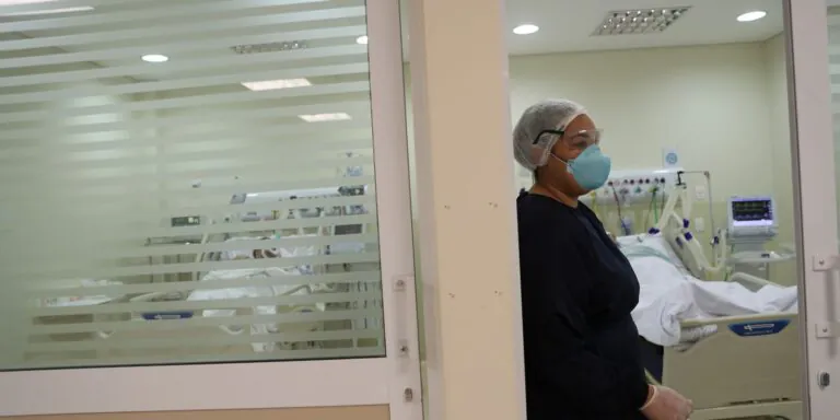 Estudo mostra desigualdades na evolução de pacientes com covid-19