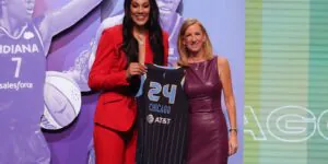 Pivô da seleção brasileira é terceira escolha do Draft da WNBA
