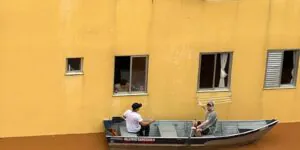 Morador de Canoas descreve fuga de alagamentos e diz que vive pesadelo