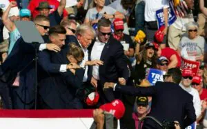 Após críticas de Trump, FBI afirma que ele foi sim ferido por uma bala – Mundo – CartaCapital