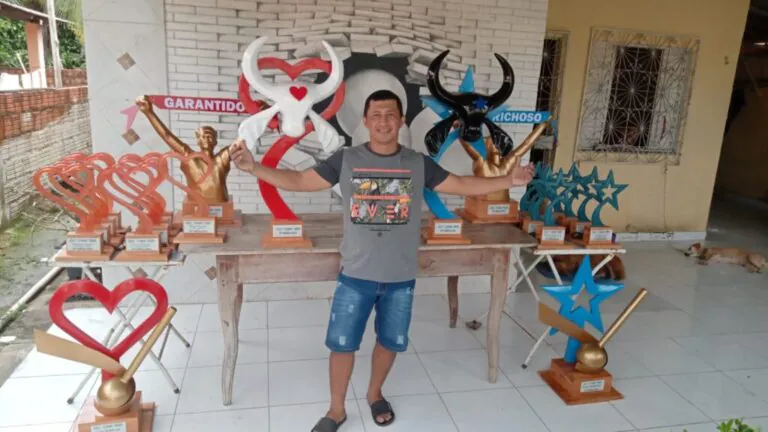 Troféu de campeão do Festival Folclórico de Parintins 2024 simboliza amor e orgulho pela cultura regional