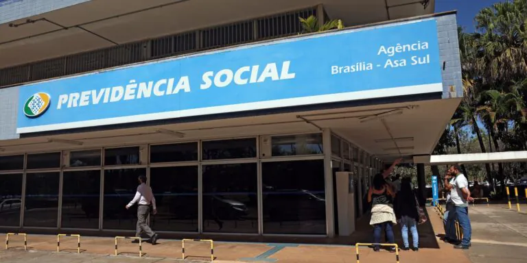 Governo retoma bônus de produtividade para reduzir filas do INSS