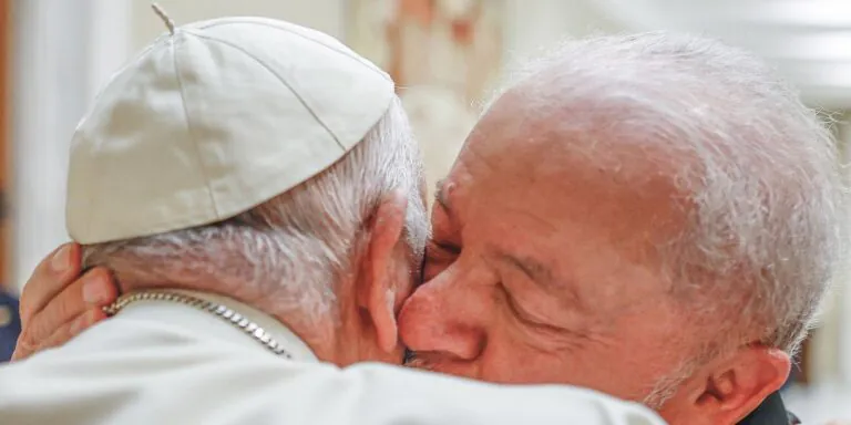 Lula celebra Francisco como o papa da esperança, da alegria e da paz