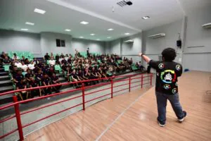 Projeto 'Consciência Limpa' leva palestra sobre gestão de resíduos a escola na Zona Norte de Manaus