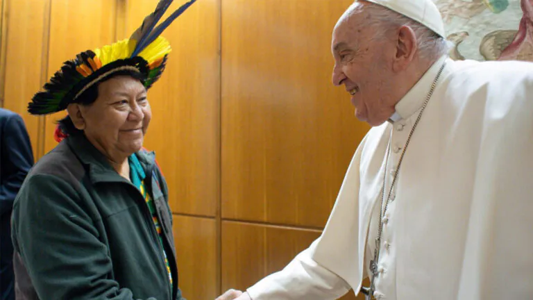 ‘Ele também é a natureza’, diz Davi Kopenawa sobre papa Francisco