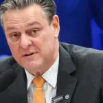 Gripe aviária não deve impactar preço da carne de frango, diz ministro