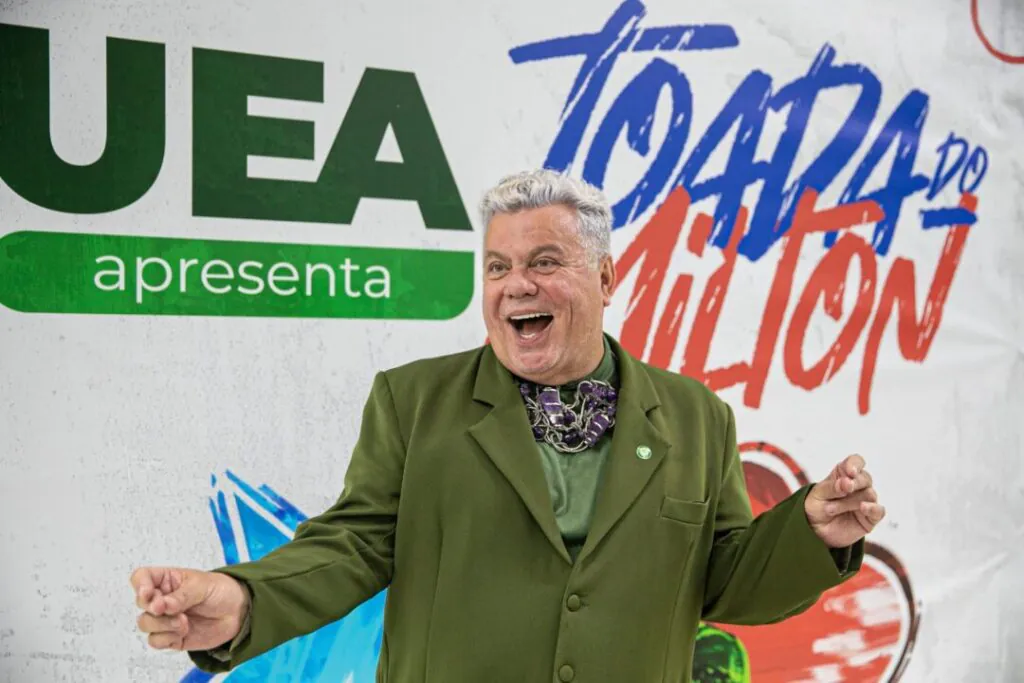 Milton Cunha comanda programa no Festival de Parintins 2025