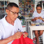 Tomé acredita e tece a vida em crochê