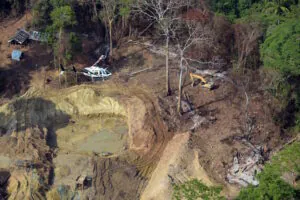 Garimpo alimenta rede de exploração sexual e tráfico de pessoas na floresta