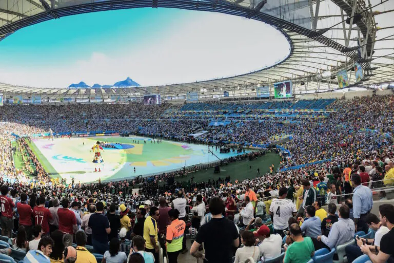 Há dois Maracanãs lotados em áreas de proteção integral