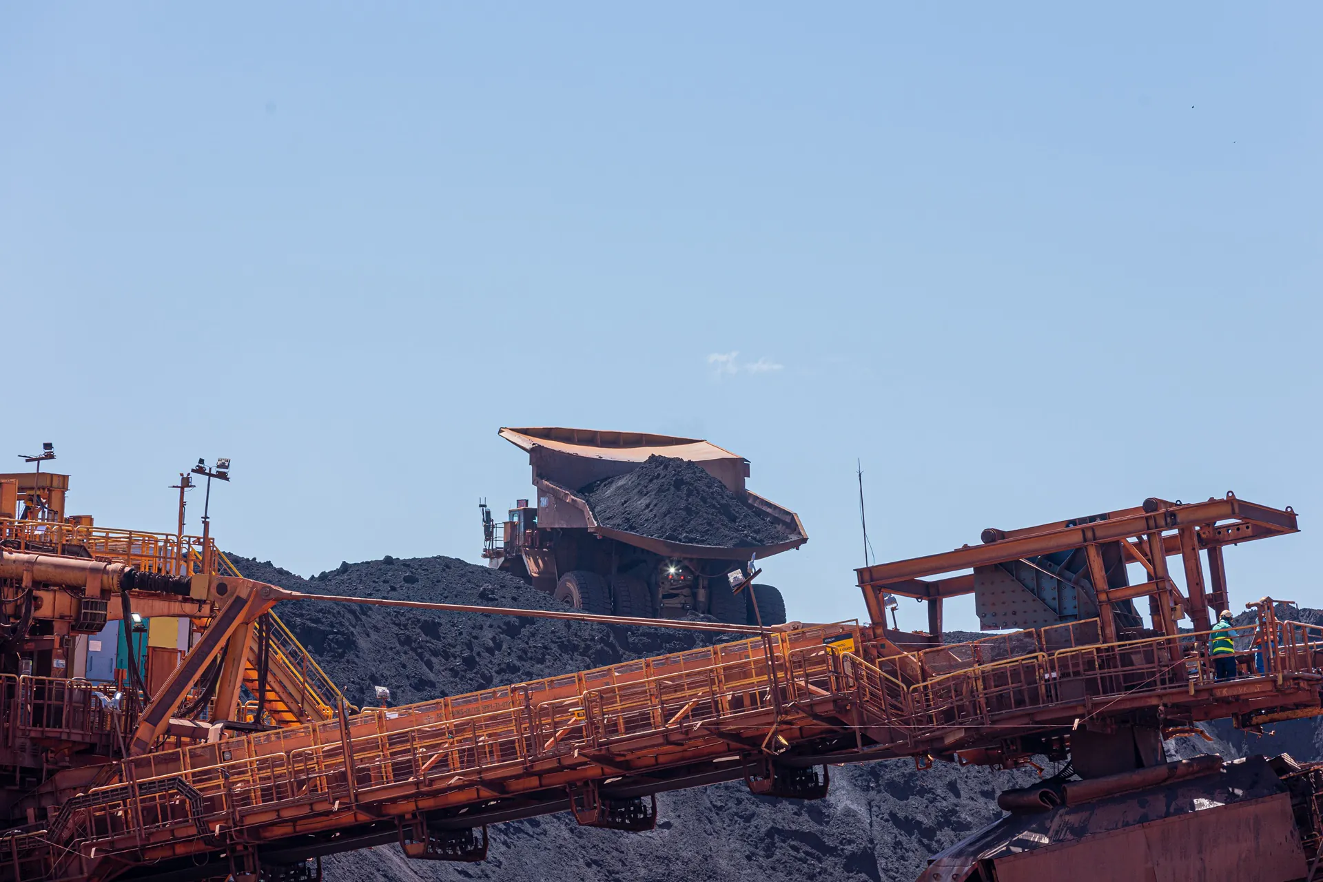 Mineração estratégica avança no Congresso em meio a disputas políticas e socioambientais