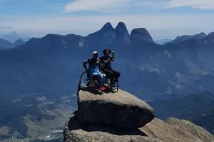 Atletas cadeirantes conquistam pico de 2 mil metros no Rio