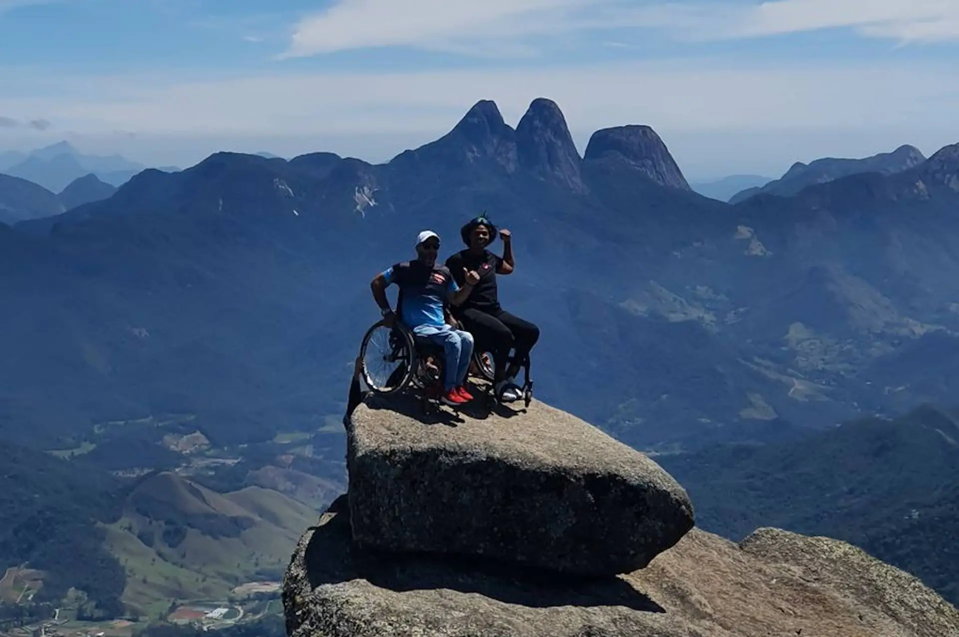 Atletas cadeirantes conquistam pico de 2 mil metros no Rio