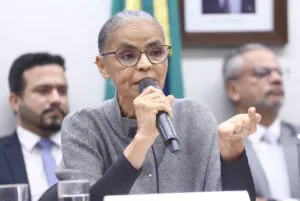Ruralistas aprovam convocação de Marina Silva para falar sobre moratória da soja
