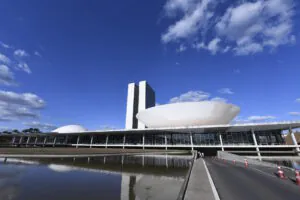 Congresso acelera pauta que desmonta licenciamento ambiental dias após COP30