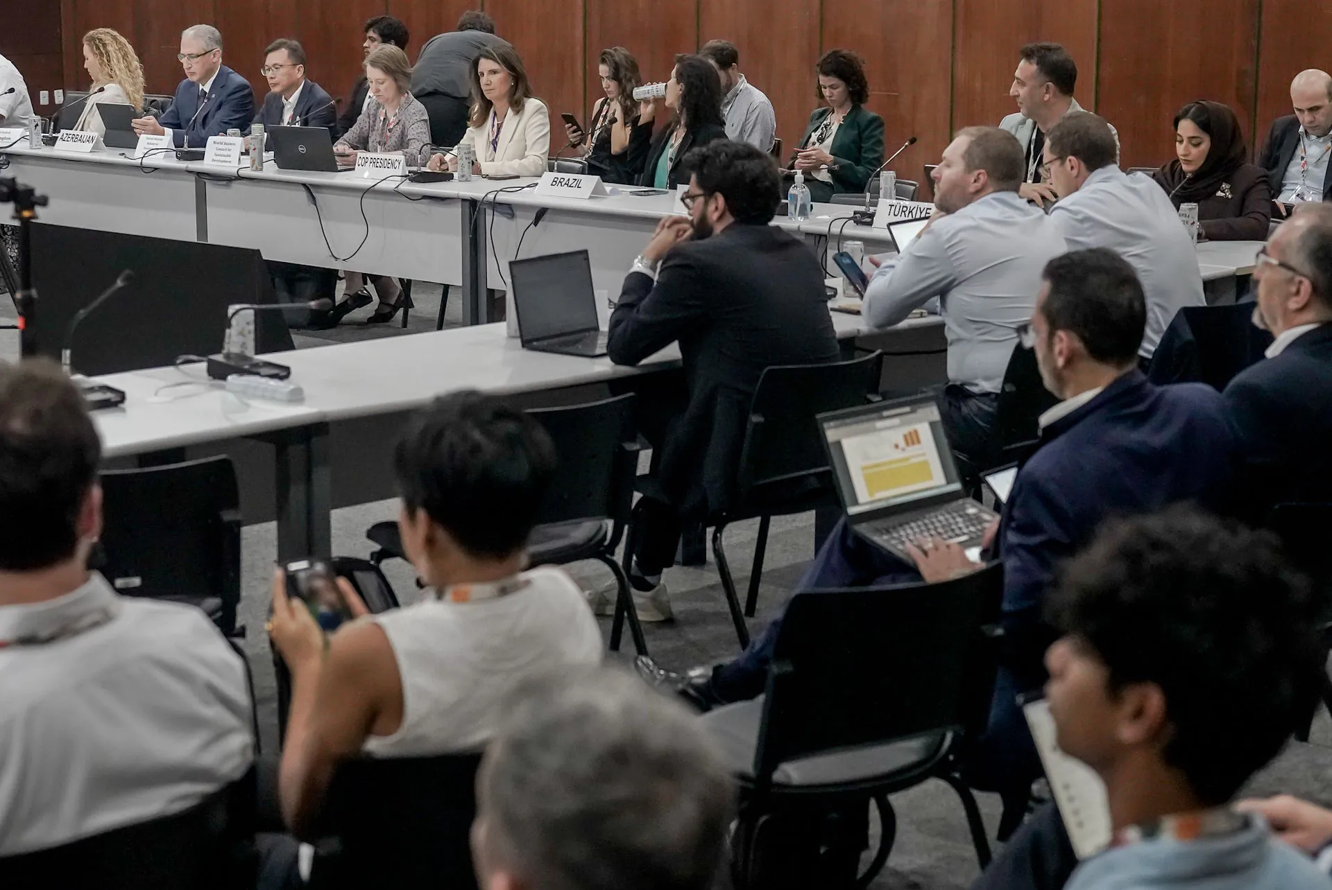 Curtinhas da COP30 – Belém, 48 ºC à sombra dos espaços da Conferência