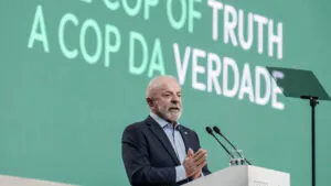 Lula quer fim de combustíveis fósseis, mas admite contradições