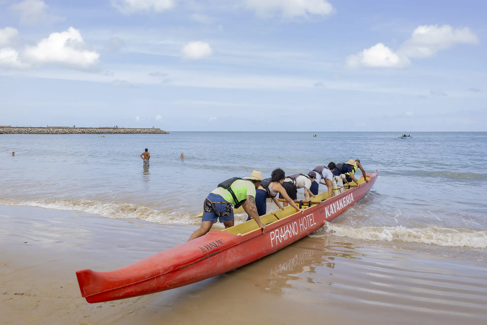Como as canoas havaianas podem ser aliadas à pesquisa sobre microplásticos?