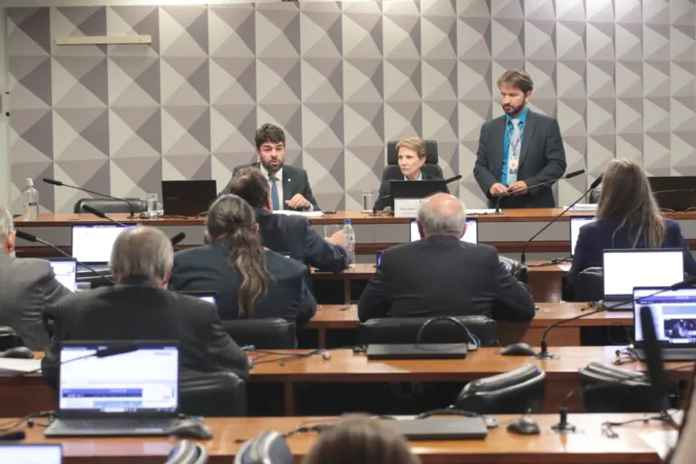 MP que flexibiliza licenciamento e burla rito para obras de interesse político avança no Congresso