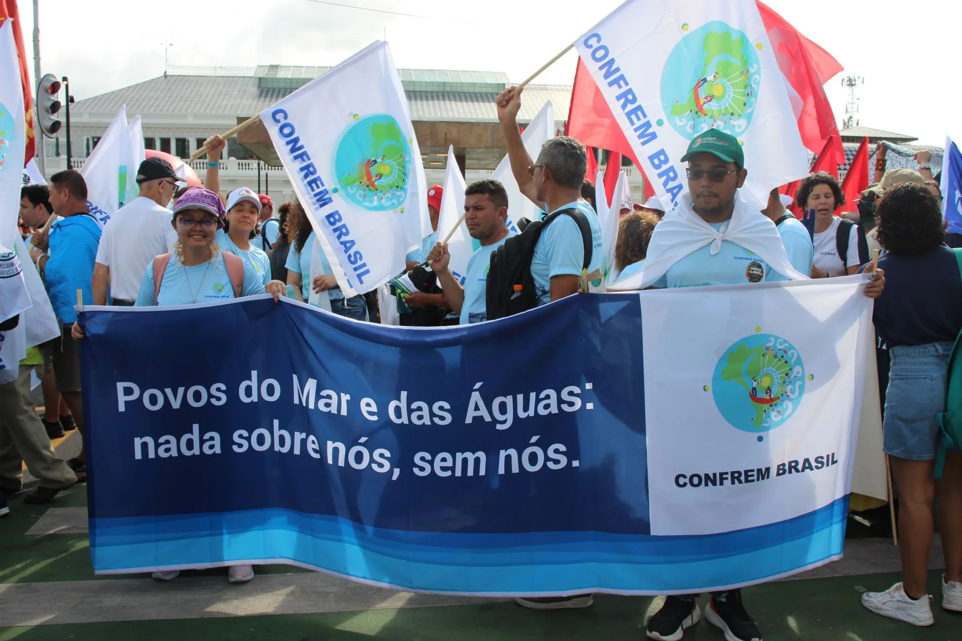Os povos do mar fizeram sua parte. O governo deixou a canoa virar