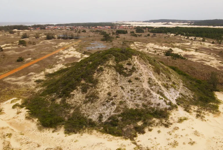 Mais antigos que as pirâmides, sambaquis do litoral sul de SC sofrem com falta de preservação