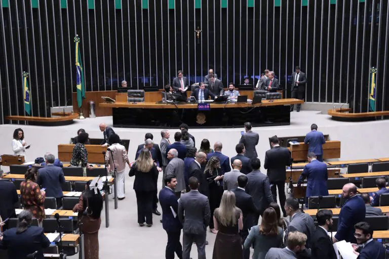 Bancada ruralista acelera 'pacote agro' na Câmara dos Deputados
