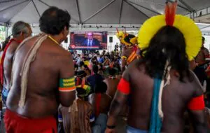 Crise climática e decolonialidade: a importância da práxis dos comunicadores indígenas no Sul Global 