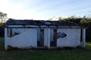 Novo ataque na Serra da Chapadinha destrói e queima residência de ambientalistas