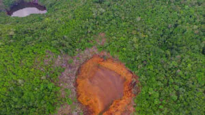 Trump enquadra CV e PCC para chantagear por minérios da Amazônia