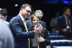 Ex-ministra da Agricultura de Bolsonaro pode ser vice de Flávio