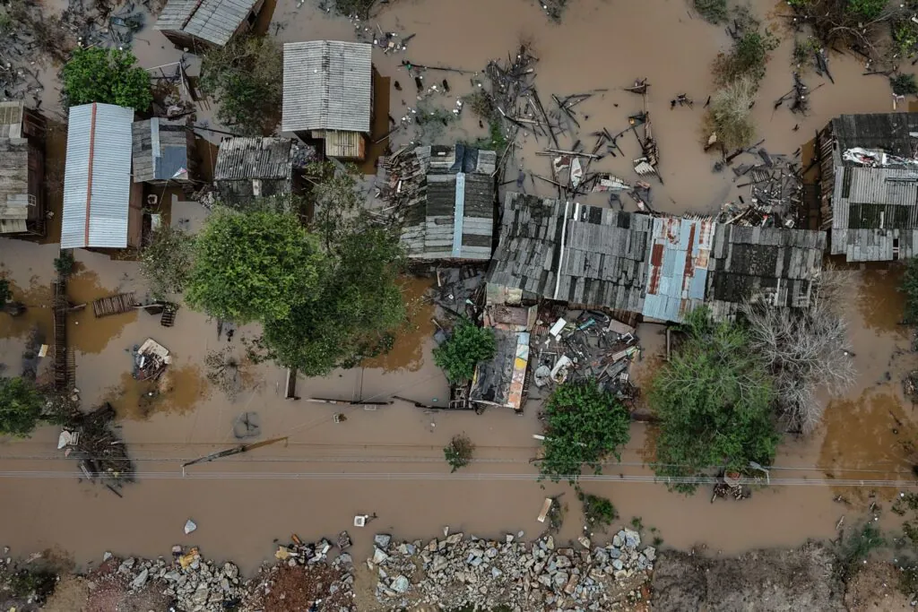 Da seca na Amazônia às enchentes no Sul: a ameaça do negacionismo de Flávio Bolsonaro